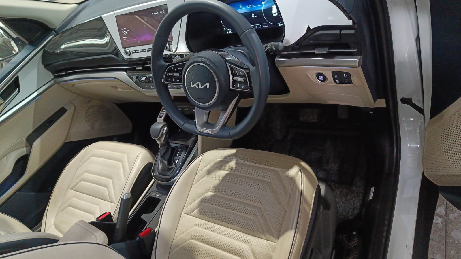 
								CARENS G1.5 DCT LUXARY PLUS 7 full									