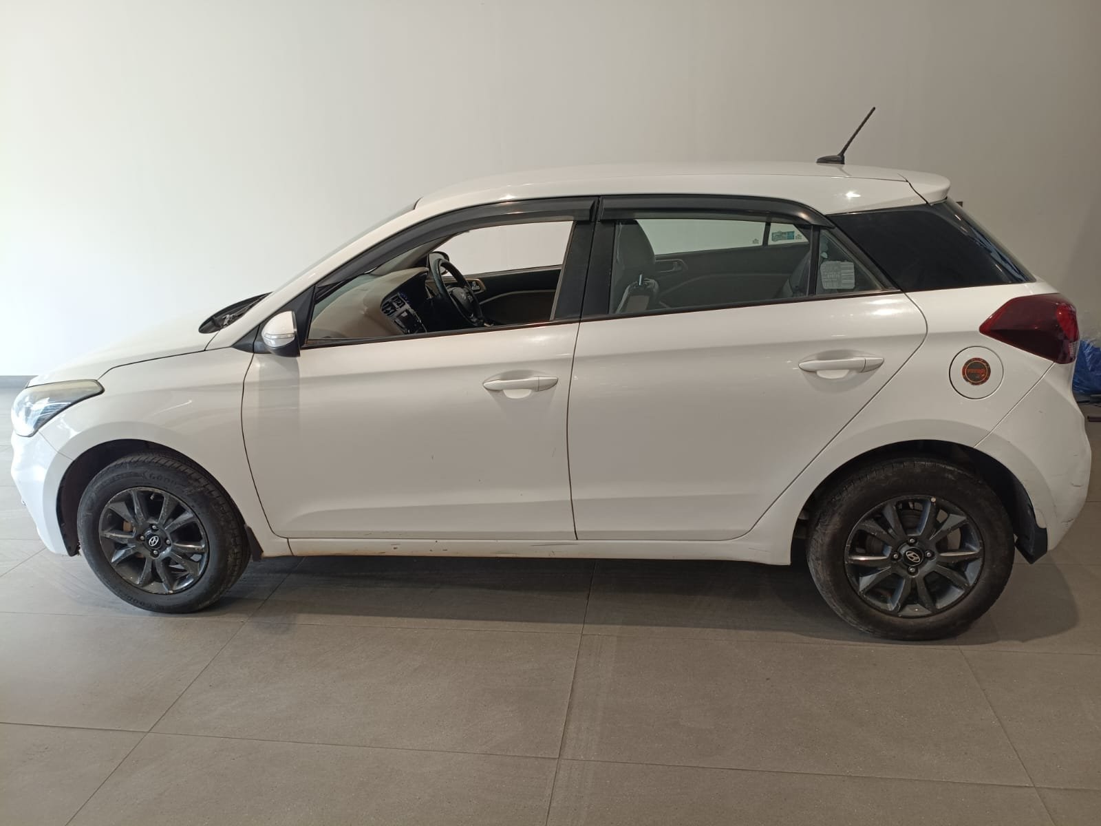 
								🚗 Hyundai i20 Sportz+ VTVT full									