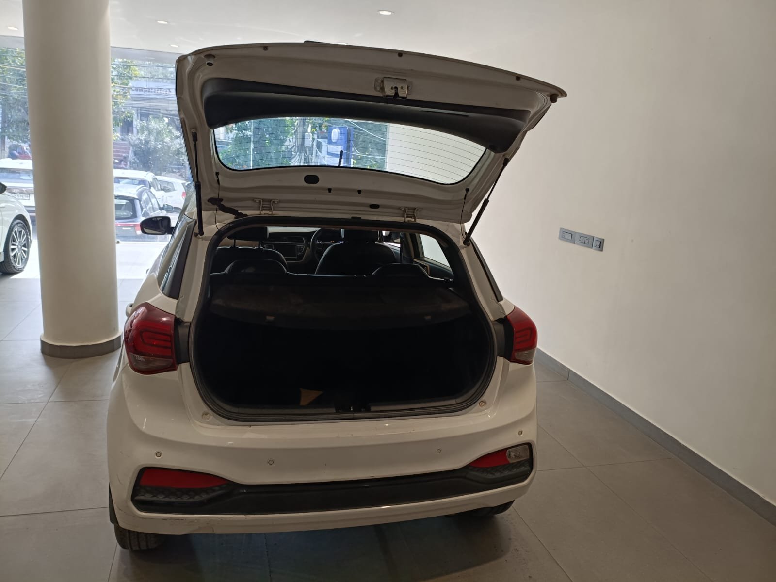 
								🚗 Hyundai i20 Sportz+ VTVT full									