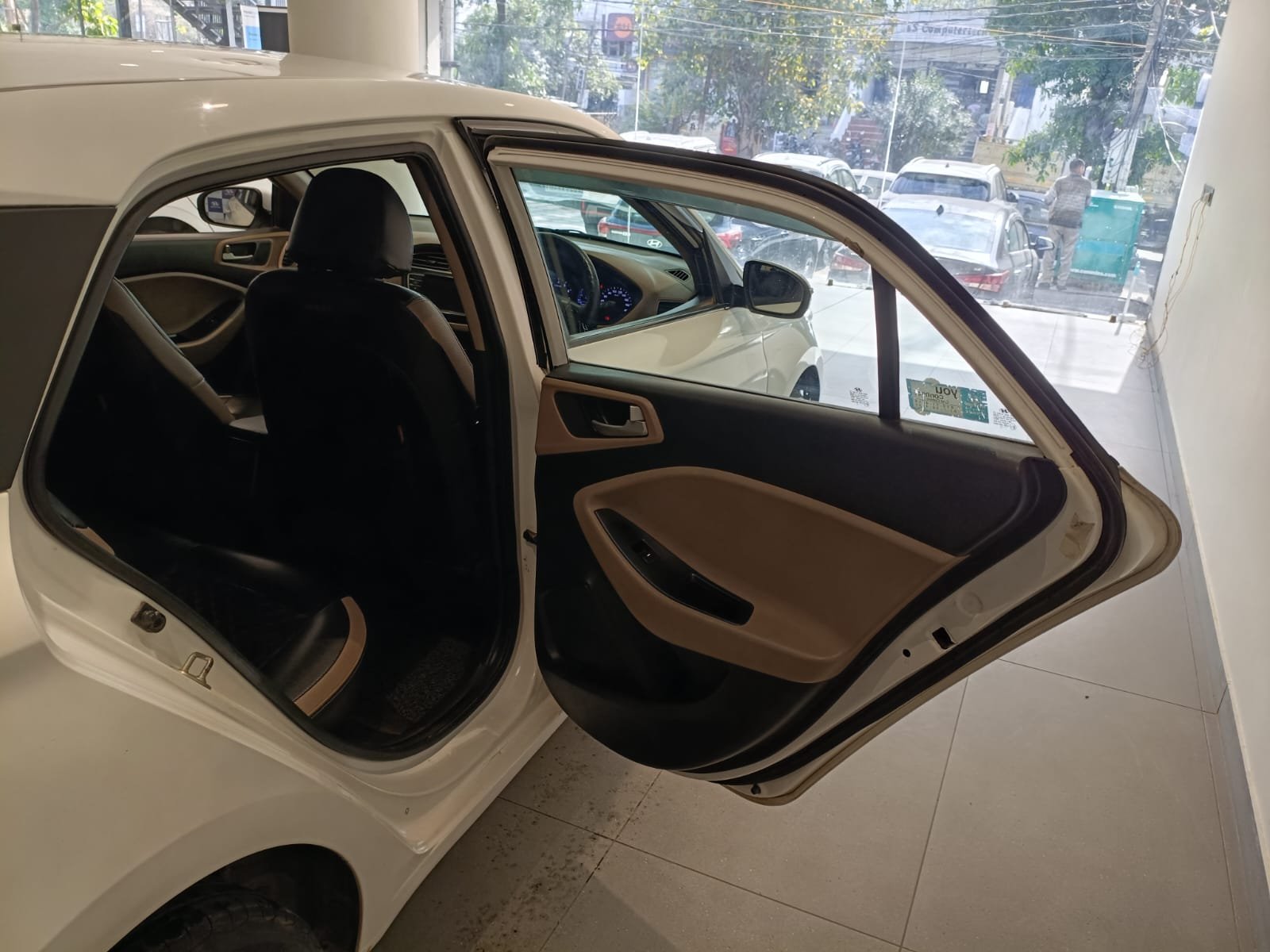 
								🚗 Hyundai i20 Sportz+ VTVT full									