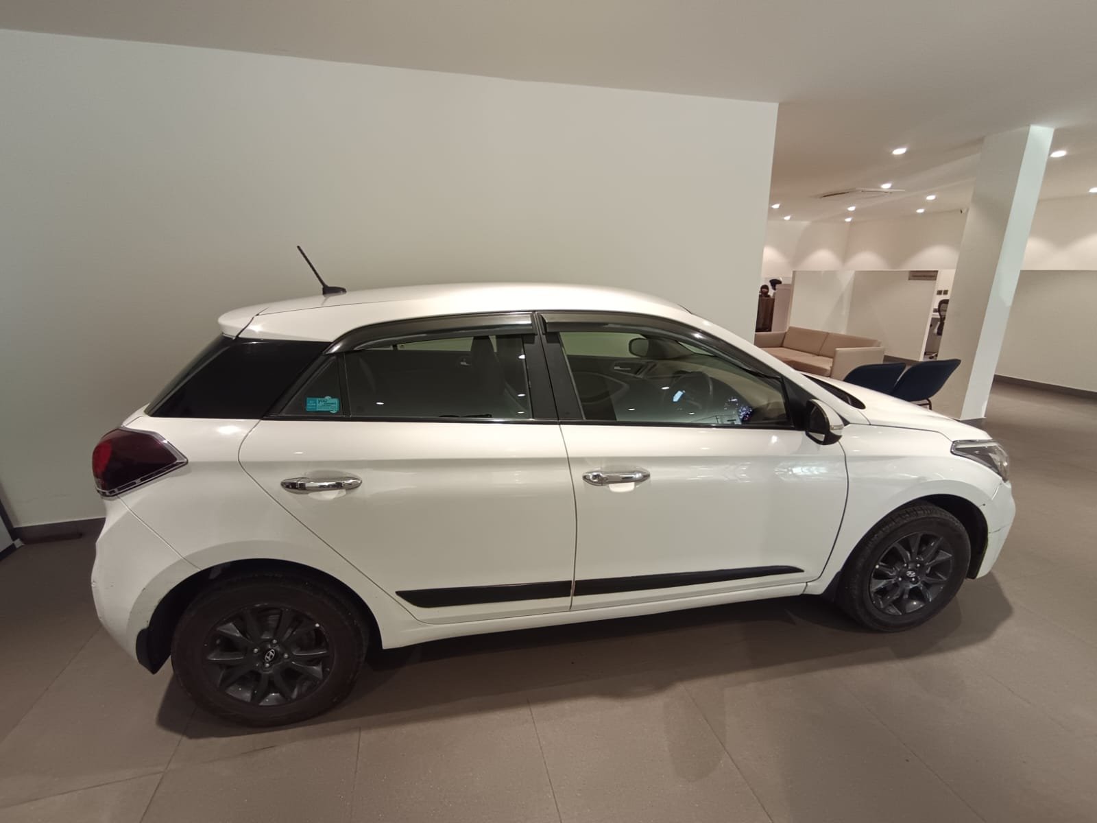 
								🚗 Hyundai i20 Sportz+ VTVT full									