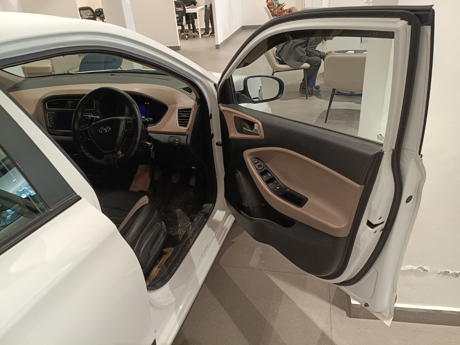 
								🚗 Hyundai i20 Sportz+ VTVT full									