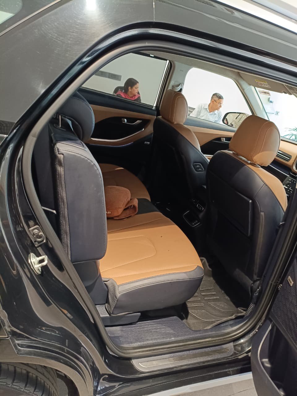 
								Hyundai Alcazar 1.5 AT Signature 7-Seater full									