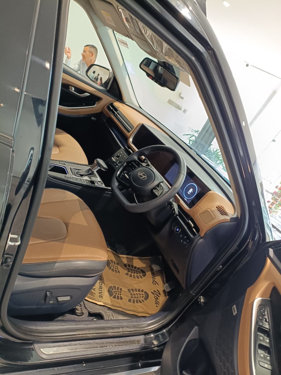 
								Hyundai Alcazar 1.5 AT Signature 7-Seater full									