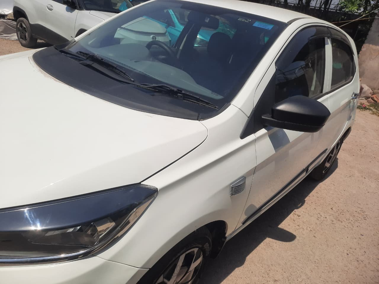 
								Tata Tiago XM 1.2 Revotron BS6 – White full									