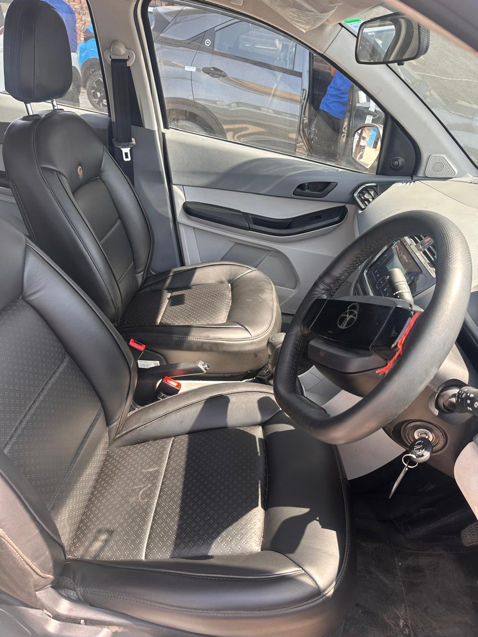 
								Tata Tiago XM 1.2 Revotron BS6 – White full									