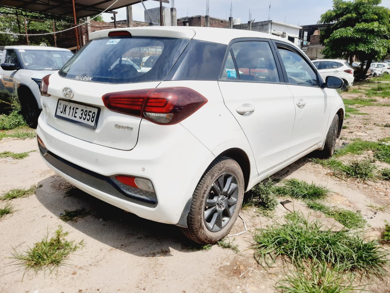 
								🚘 Hyundai i20 Sportz+ VTVT full									