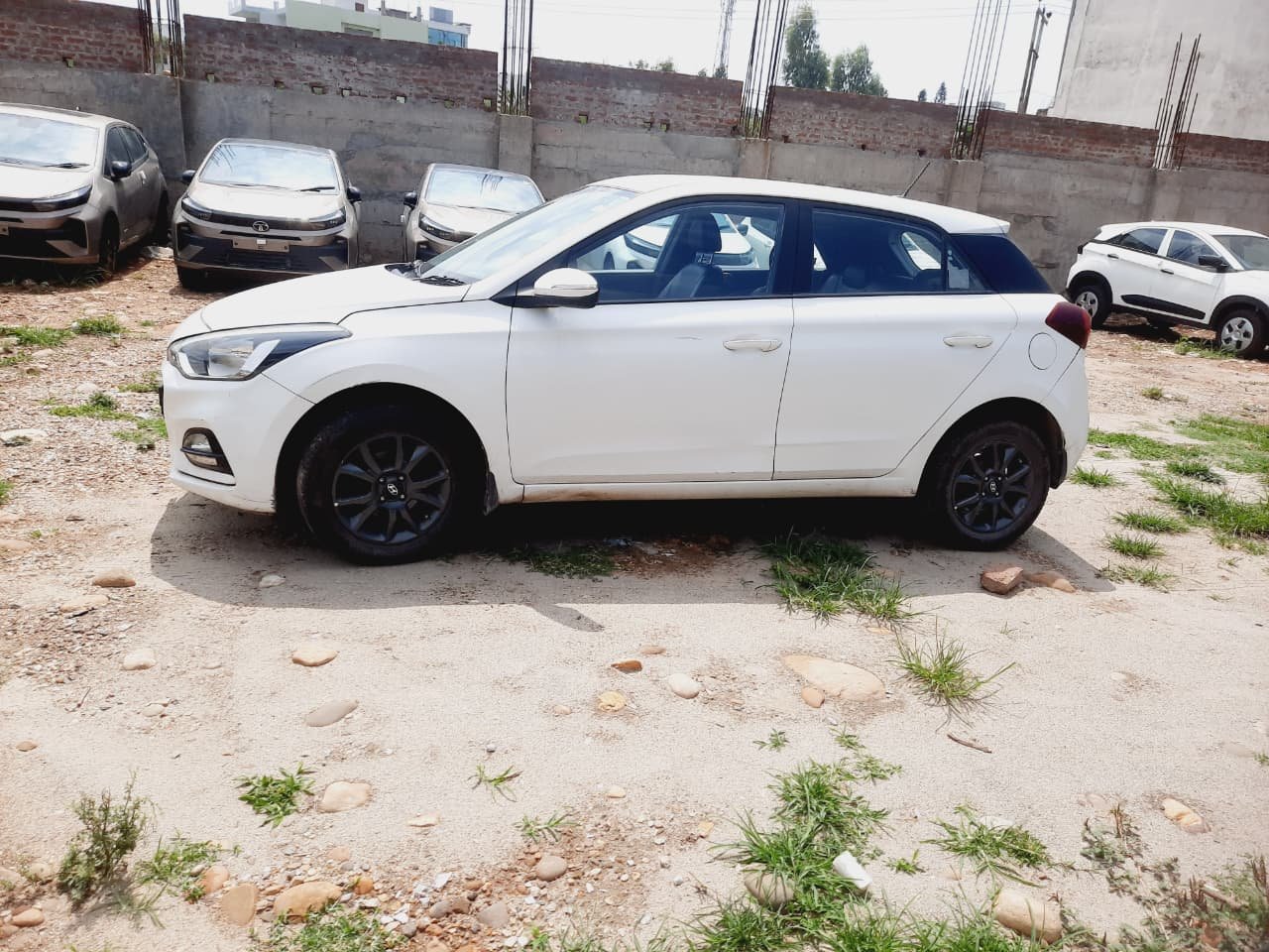 
								🚘 Hyundai i20 Sportz+ VTVT full									