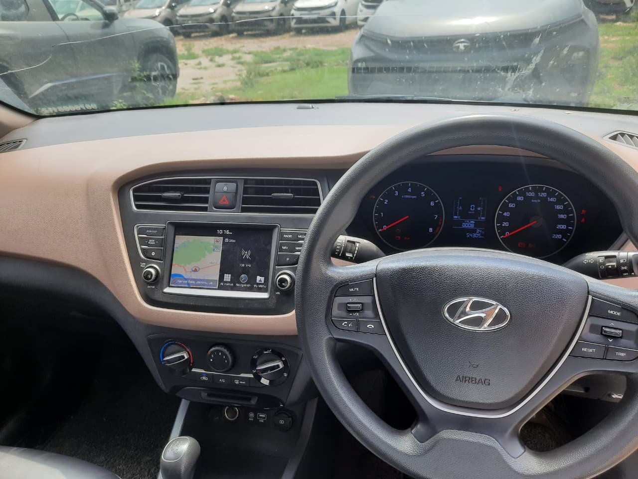 
								🚘 Hyundai i20 Sportz+ VTVT full									