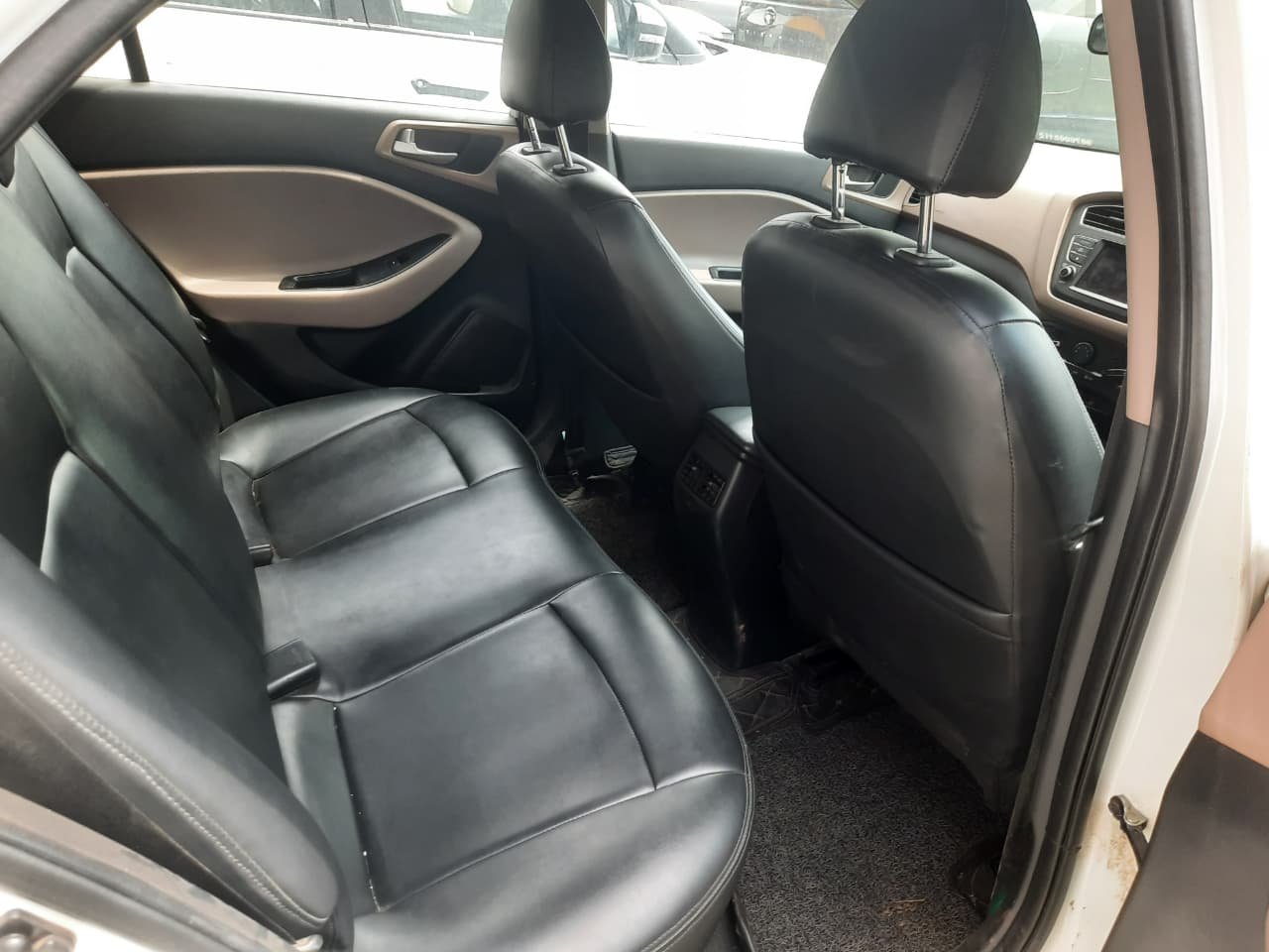 
								🚘 Hyundai i20 Sportz+ VTVT full									