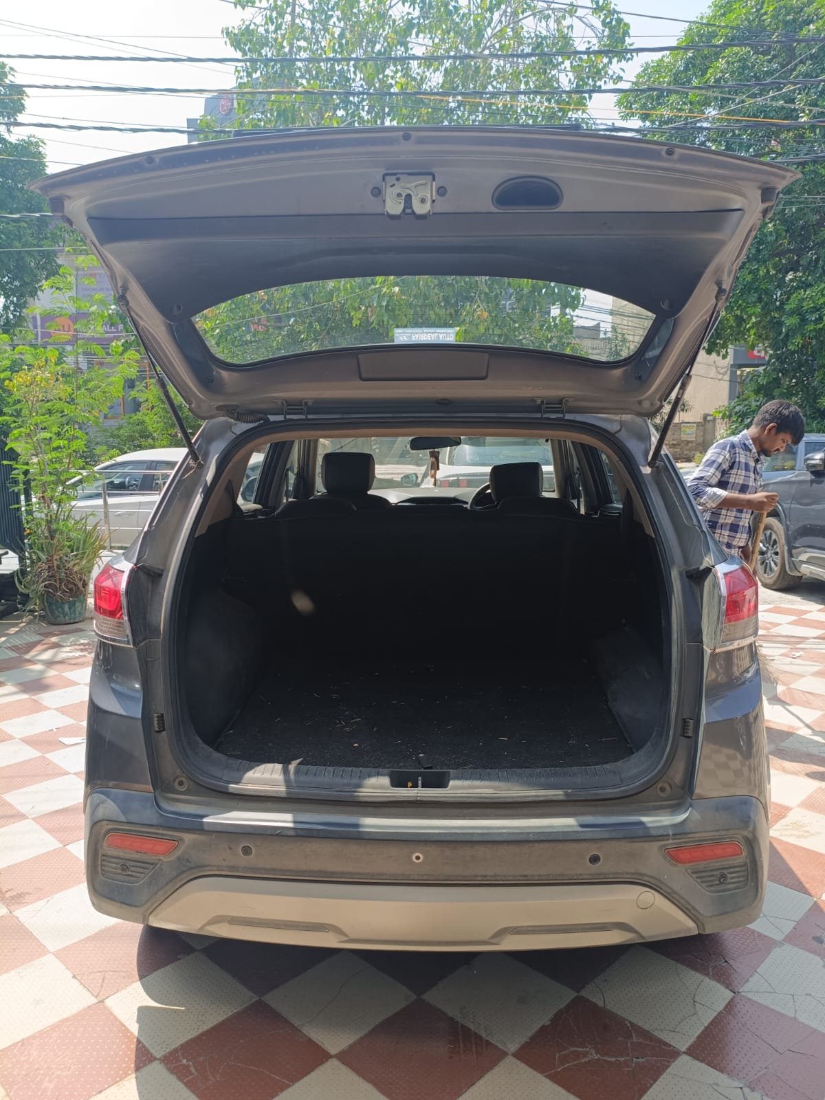 
								🚗 Hyundai Creta 1.6 VTVT E+ full									