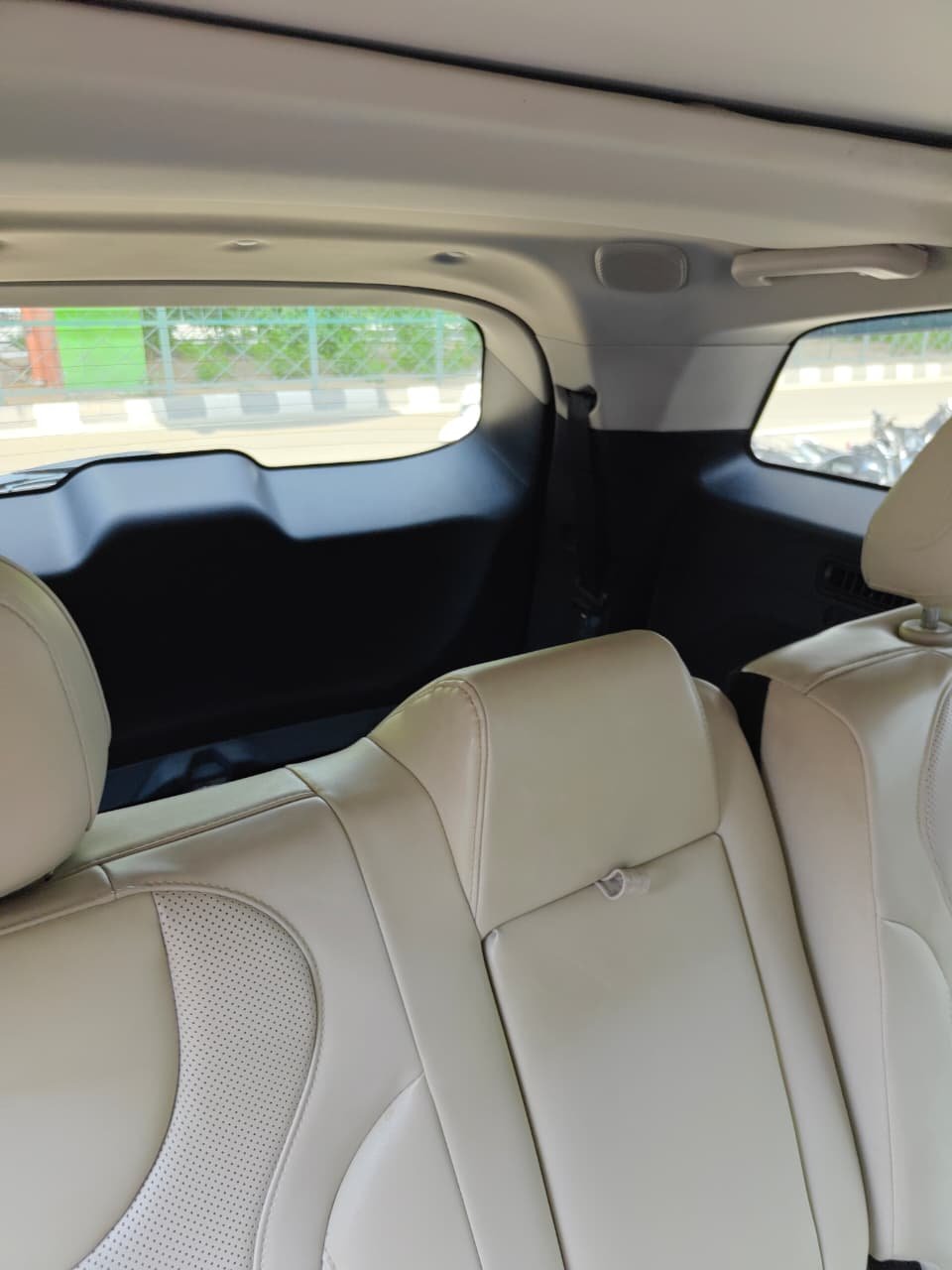 
								Mahindra XUV700 AX7 Diesel MT 7-Seater full									