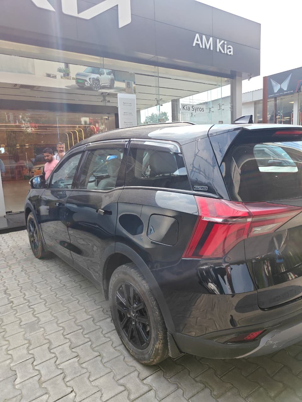 
								Mahindra XUV700 AX7 Diesel MT 7-Seater full									