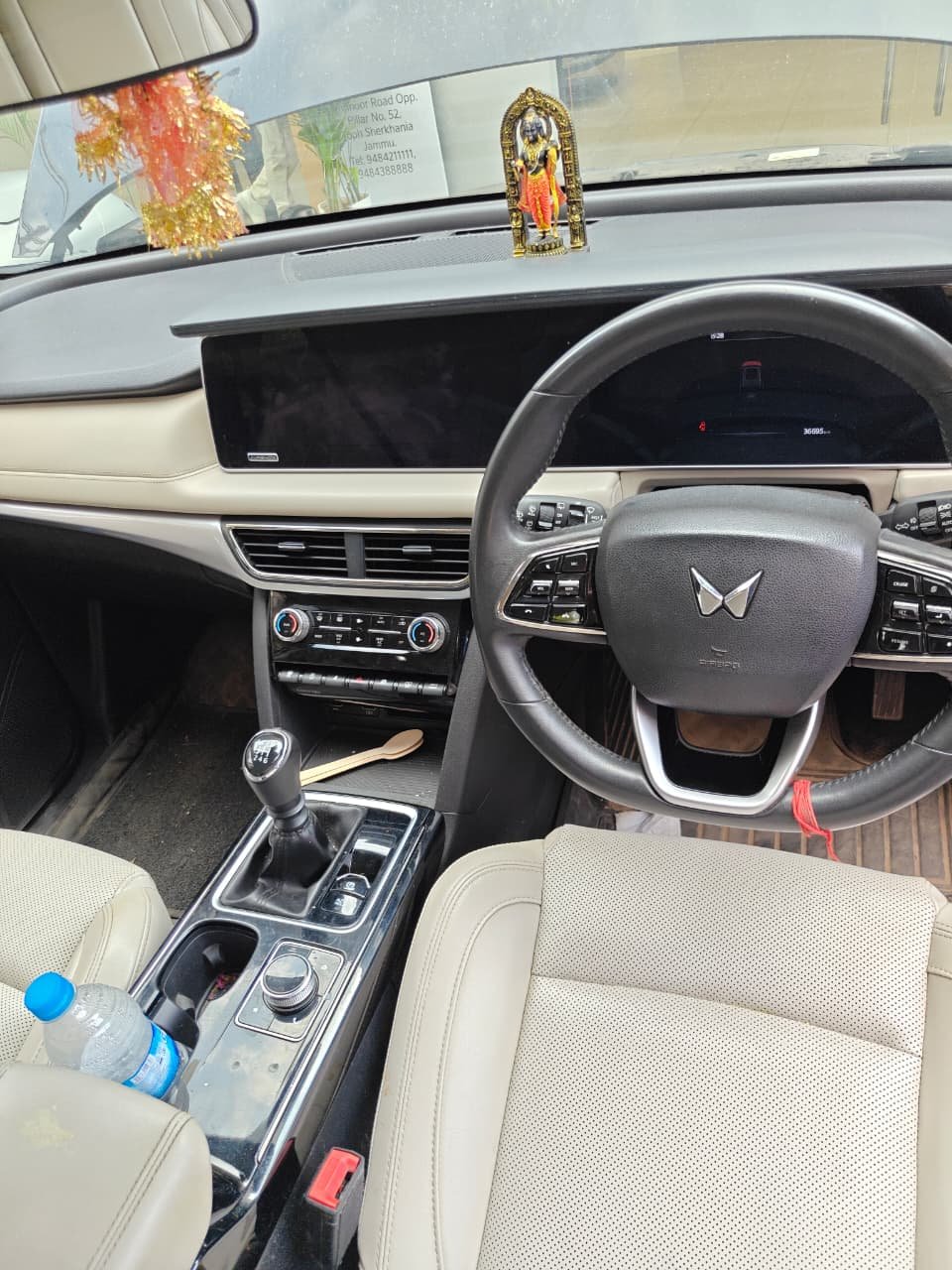 
								Mahindra XUV700 AX7 Diesel MT 7-Seater full									