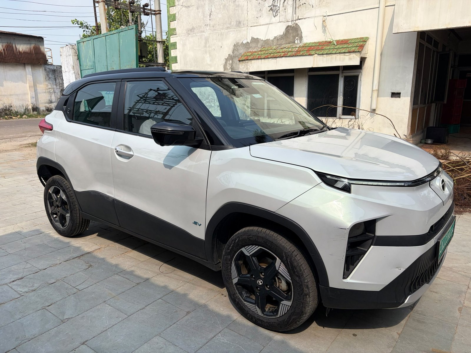 
								TATA PUNCH EV full									