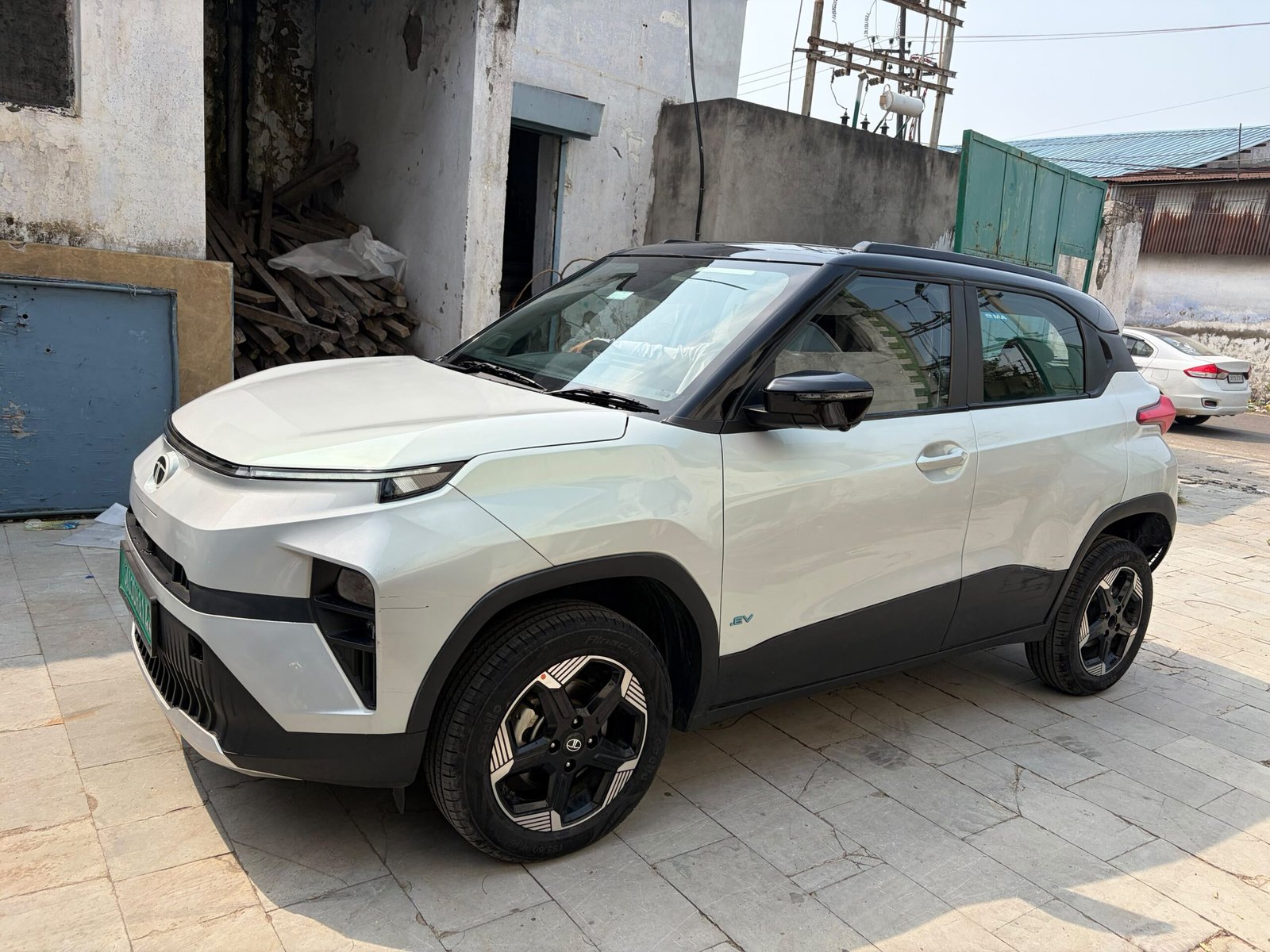 
								TATA PUNCH EV full									
