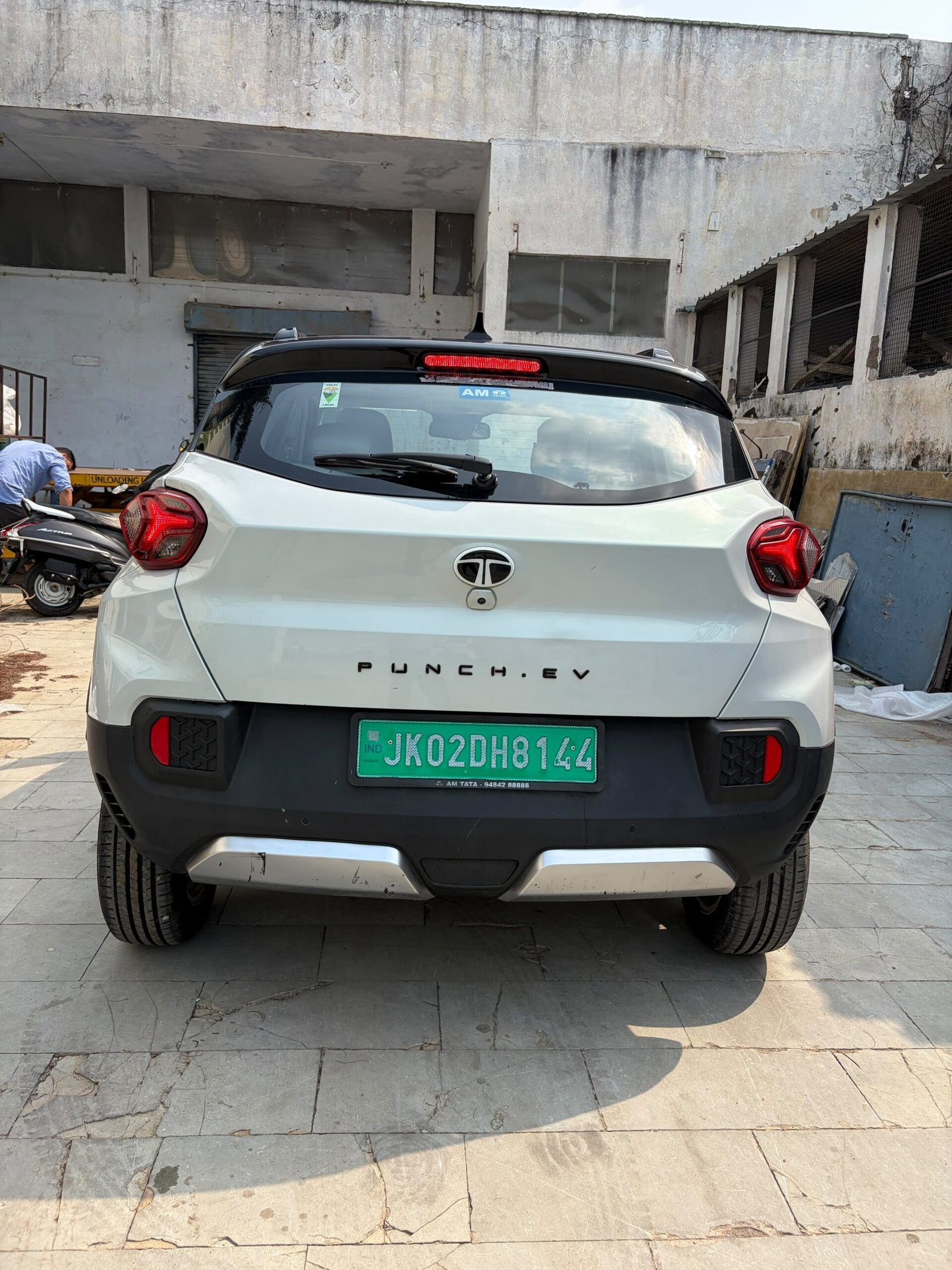 
								TATA PUNCH EV full									