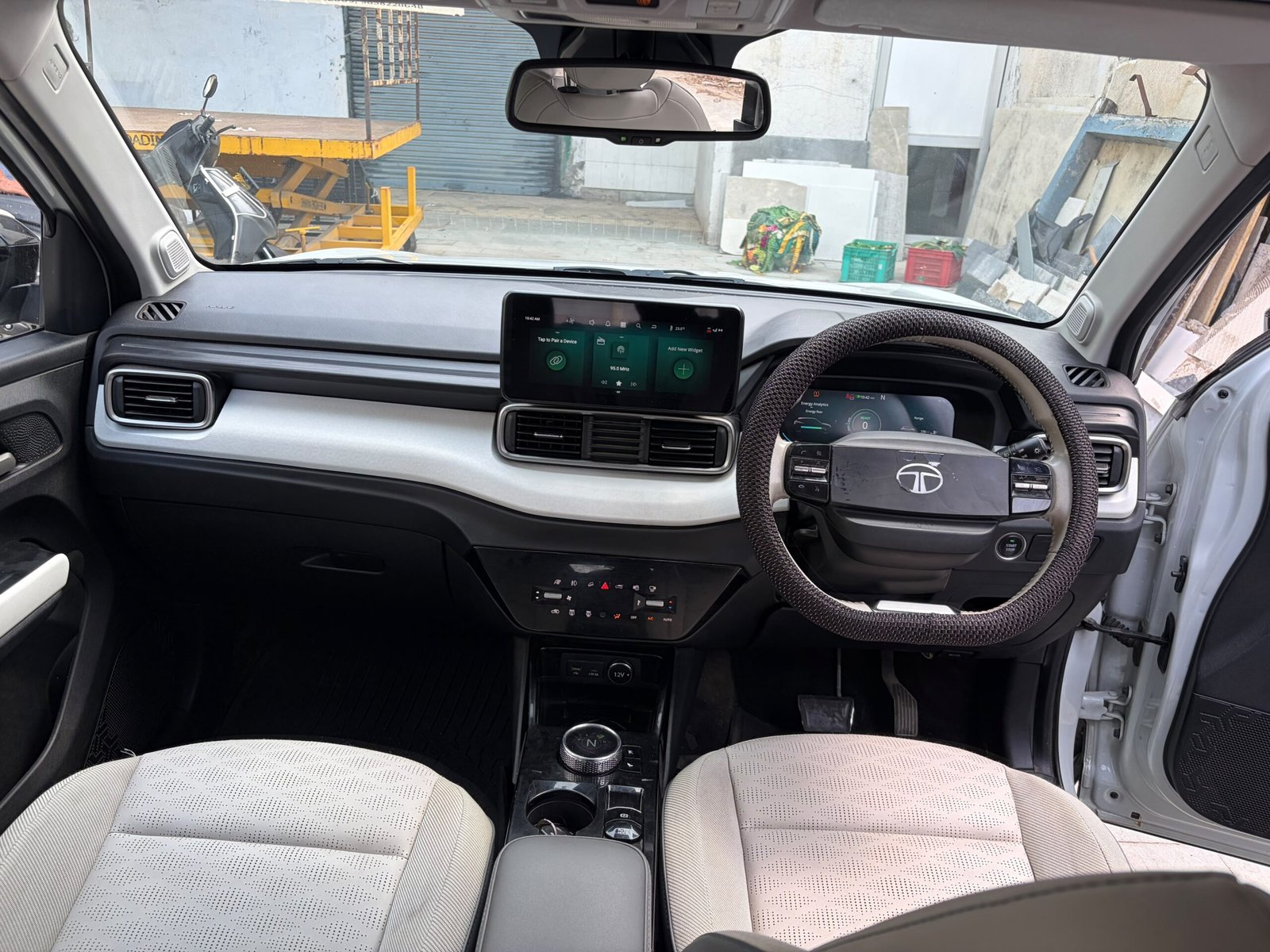 
								TATA PUNCH EV full									