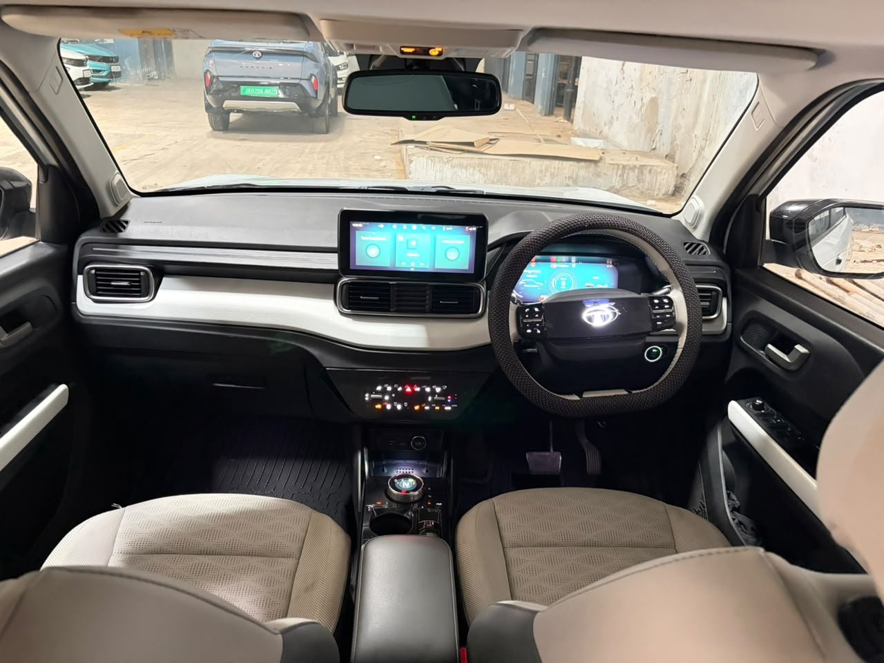 
								TATA PUNCH EV full									