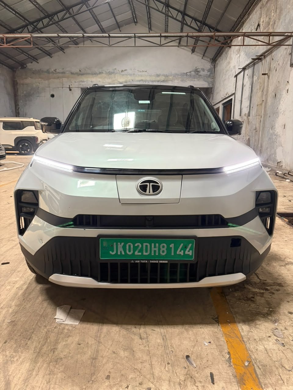 
								TATA PUNCH EV full									