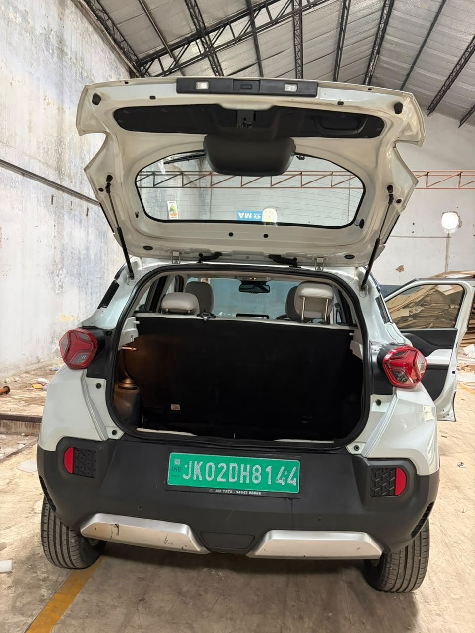 
								TATA PUNCH EV full									