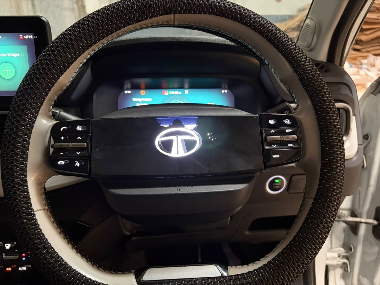 
								TATA PUNCH EV full									