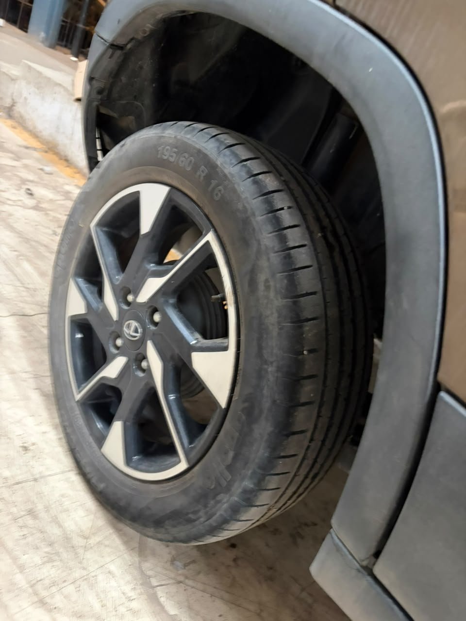 
								🚗 TATA PUNCH CREATIVE 1.2 PETROL MT full									