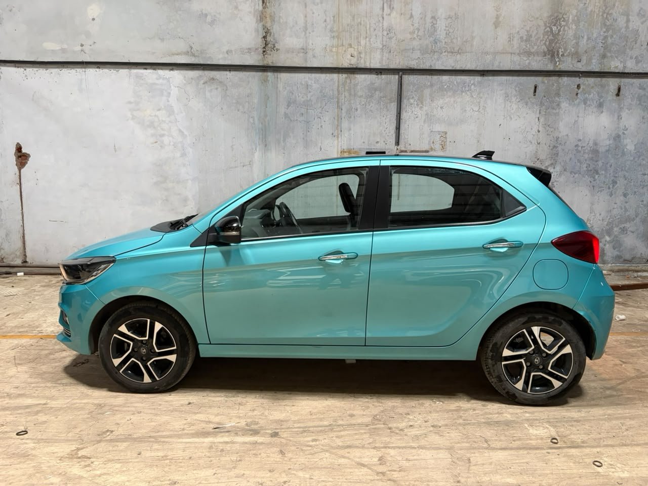 
								🚗 TATA TIAGO XZ+ 1.2 REVOTRON PETROL full									