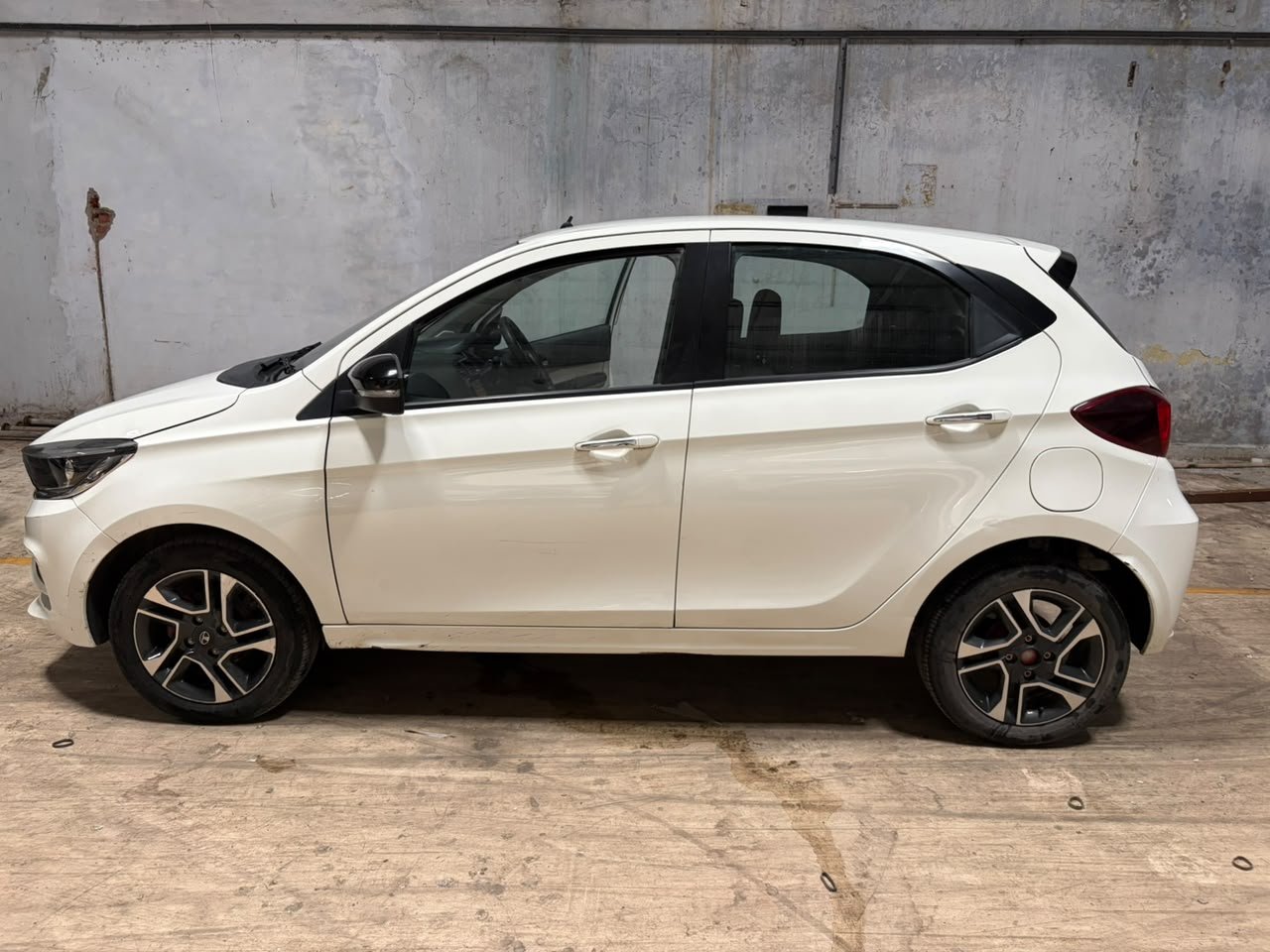 
								🚗 TATA TIAGO XZ+ 1.2 REVOTRON PETROL full									