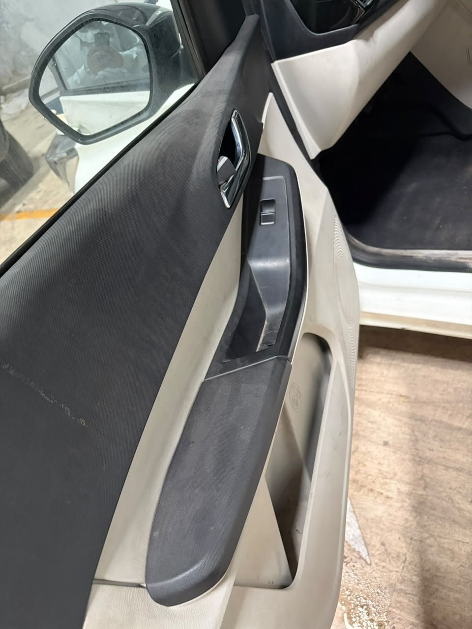 
								🚗 TATA TIAGO XZ+ 1.2 REVOTRON PETROL full									