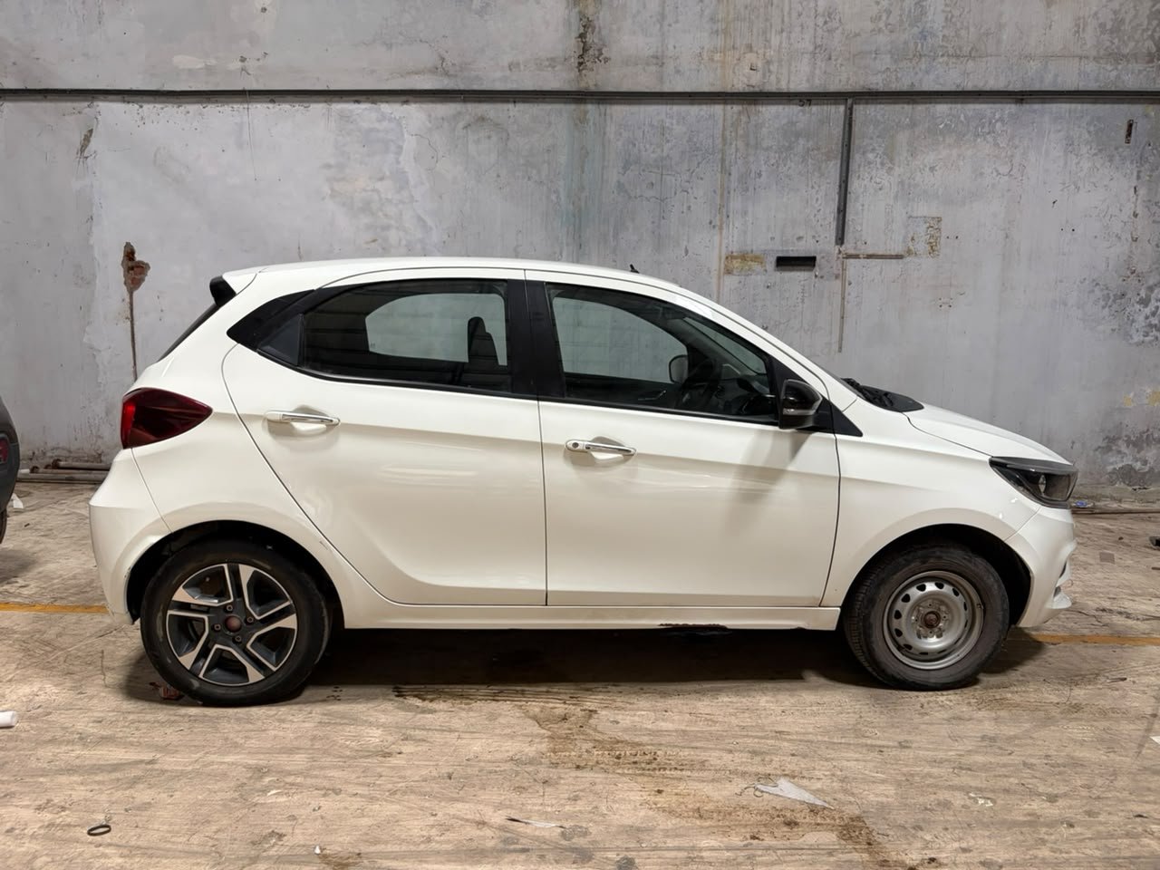 
								🚗 TATA TIAGO XZ+ 1.2 REVOTRON PETROL full									