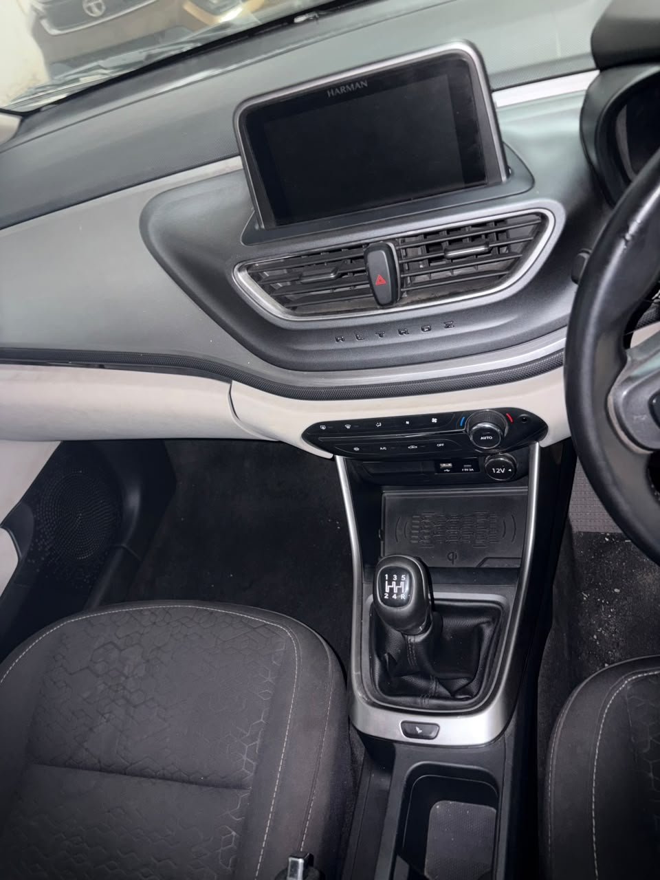 
								TATA ALTROZ XZ+ S 1.2P BS6 🚗✨ full									