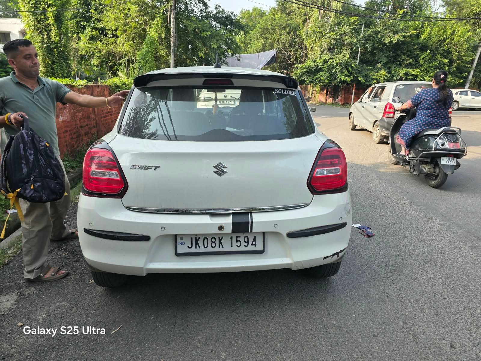 
								Maruti Suzuki Swift VXi full									