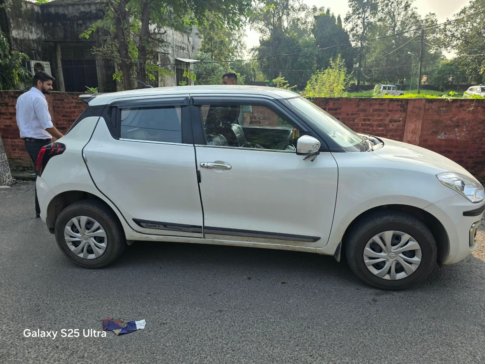 
								Maruti Suzuki Swift VXi full									