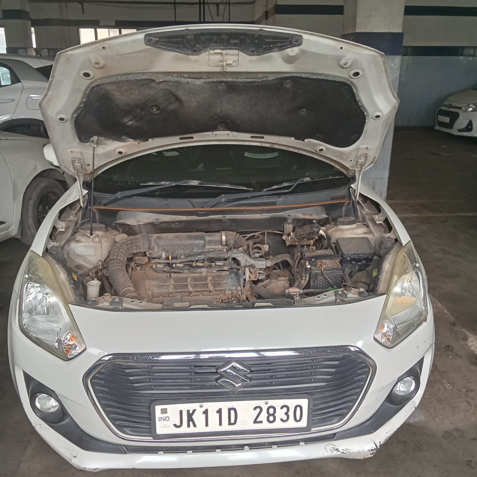 
								Maruti Suzuki Swift VXi AMT full									