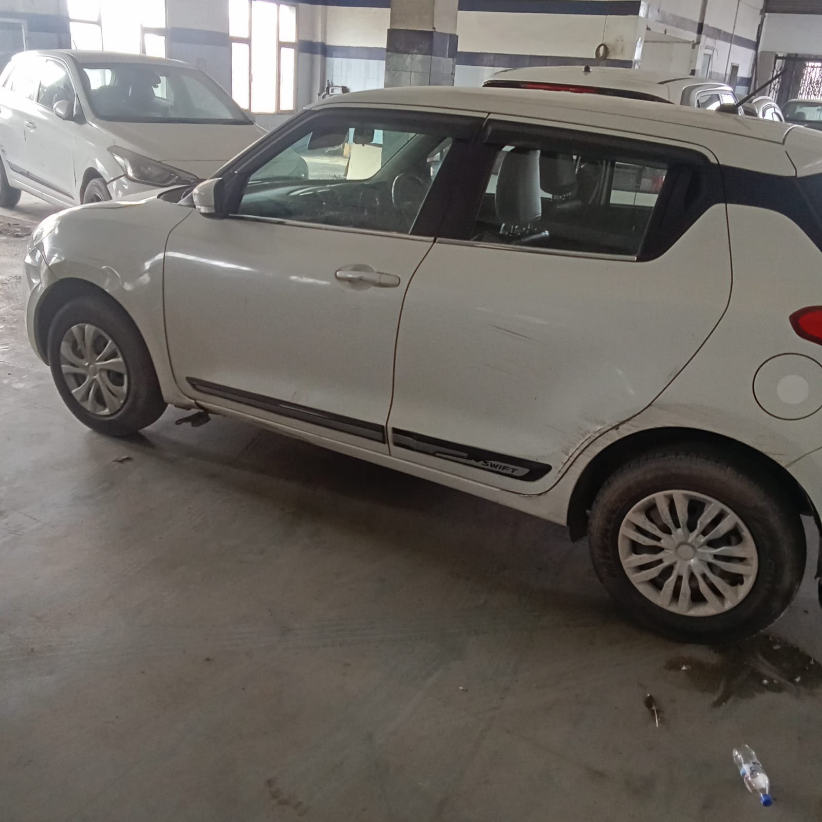
								Maruti Suzuki Swift VXi AMT full									