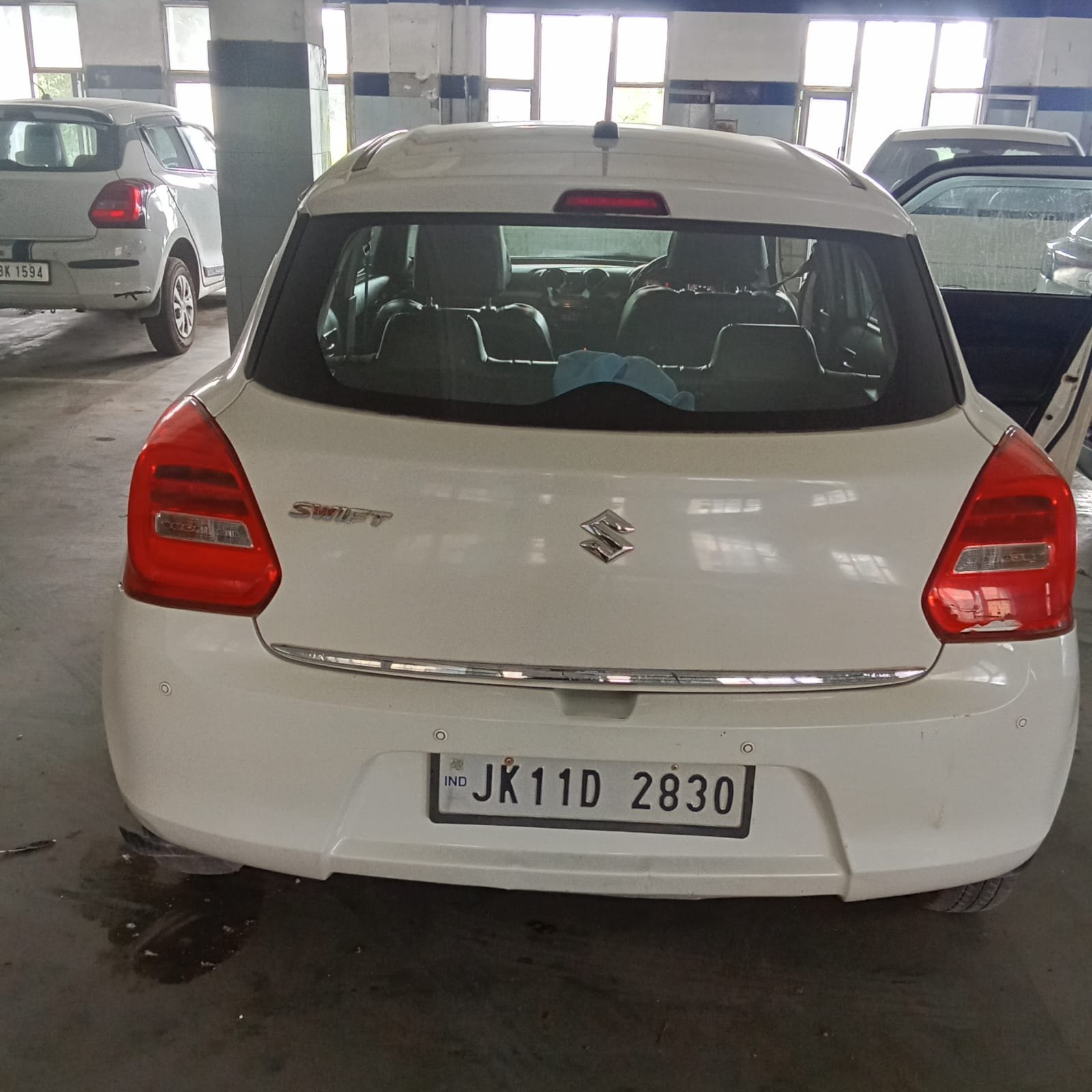 
								Maruti Suzuki Swift VXi AMT full									