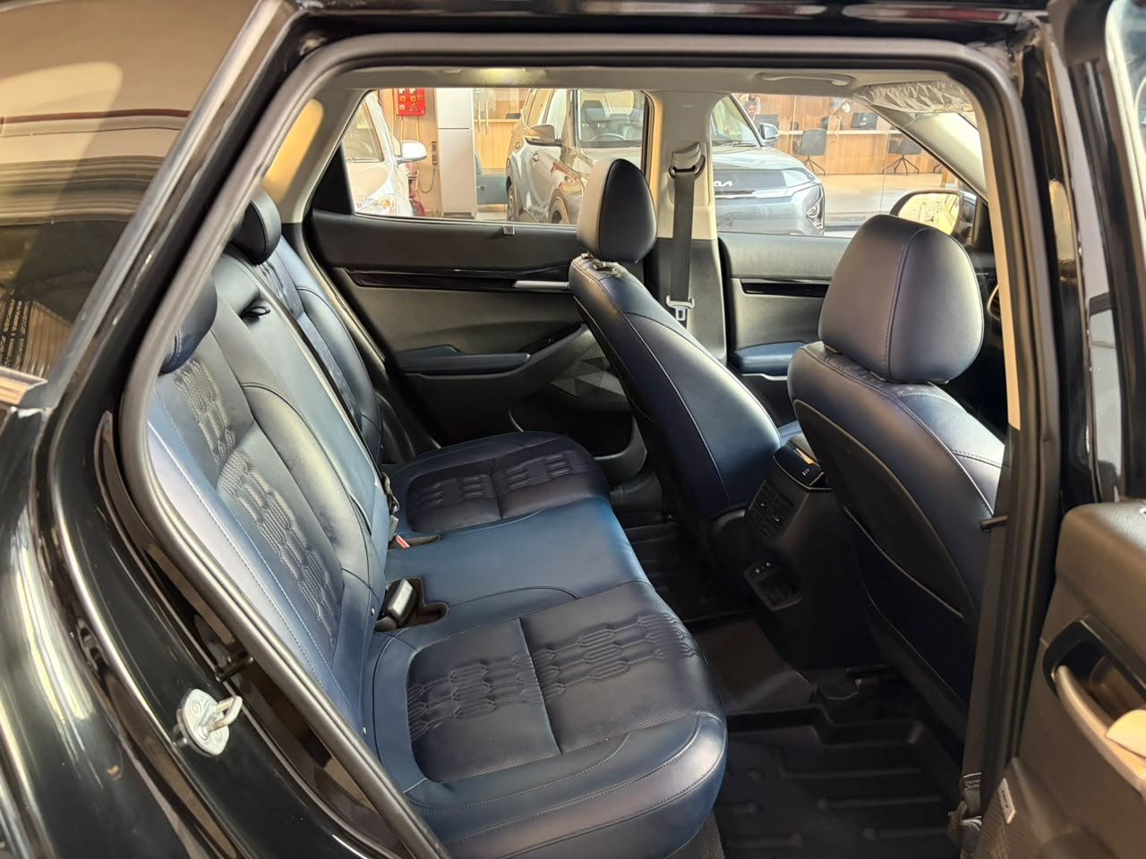 
								KIA SELTOS G1.5 6MT GRAVITY full									
