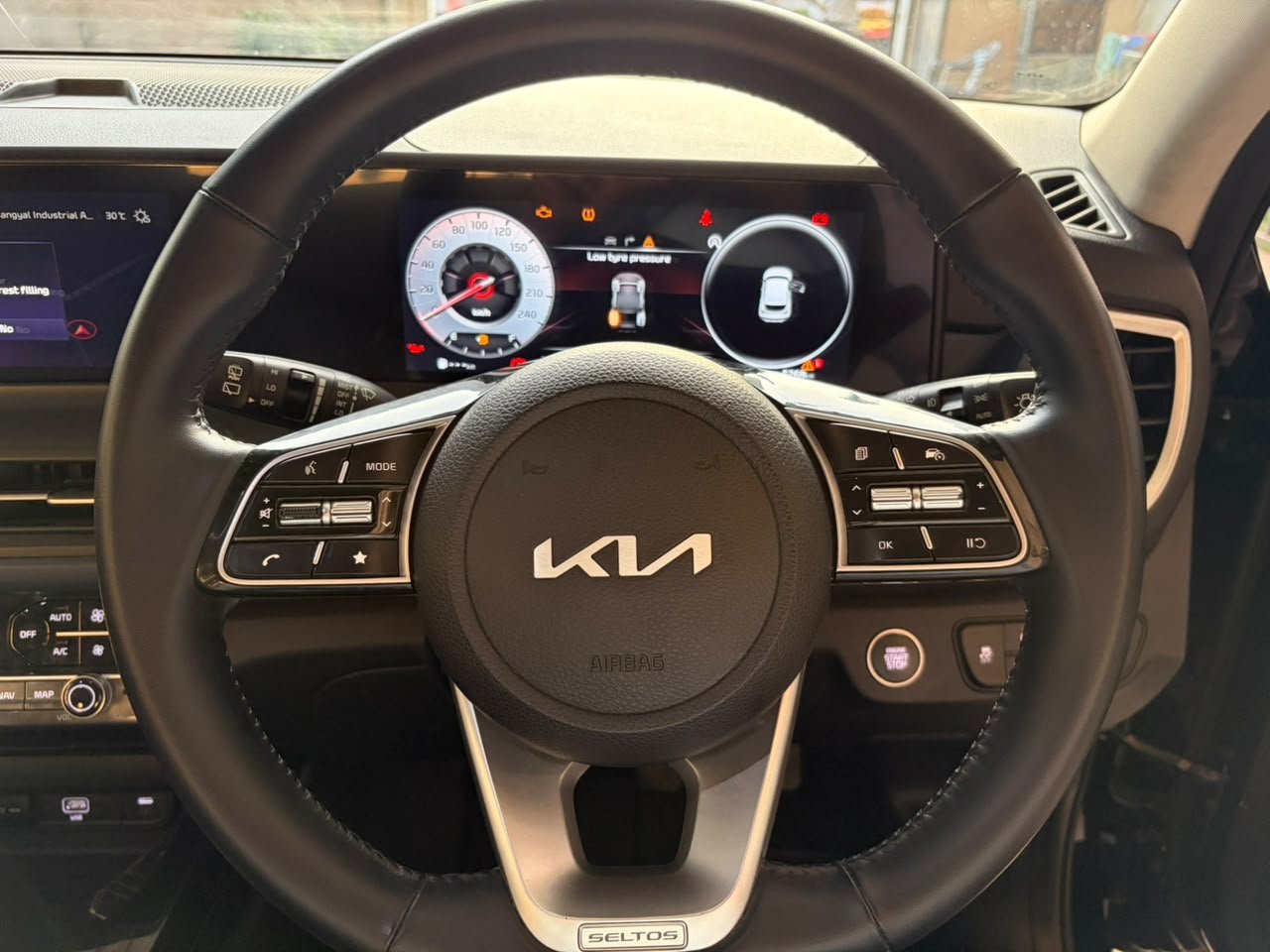 
								KIA SELTOS G1.5 6MT GRAVITY full									