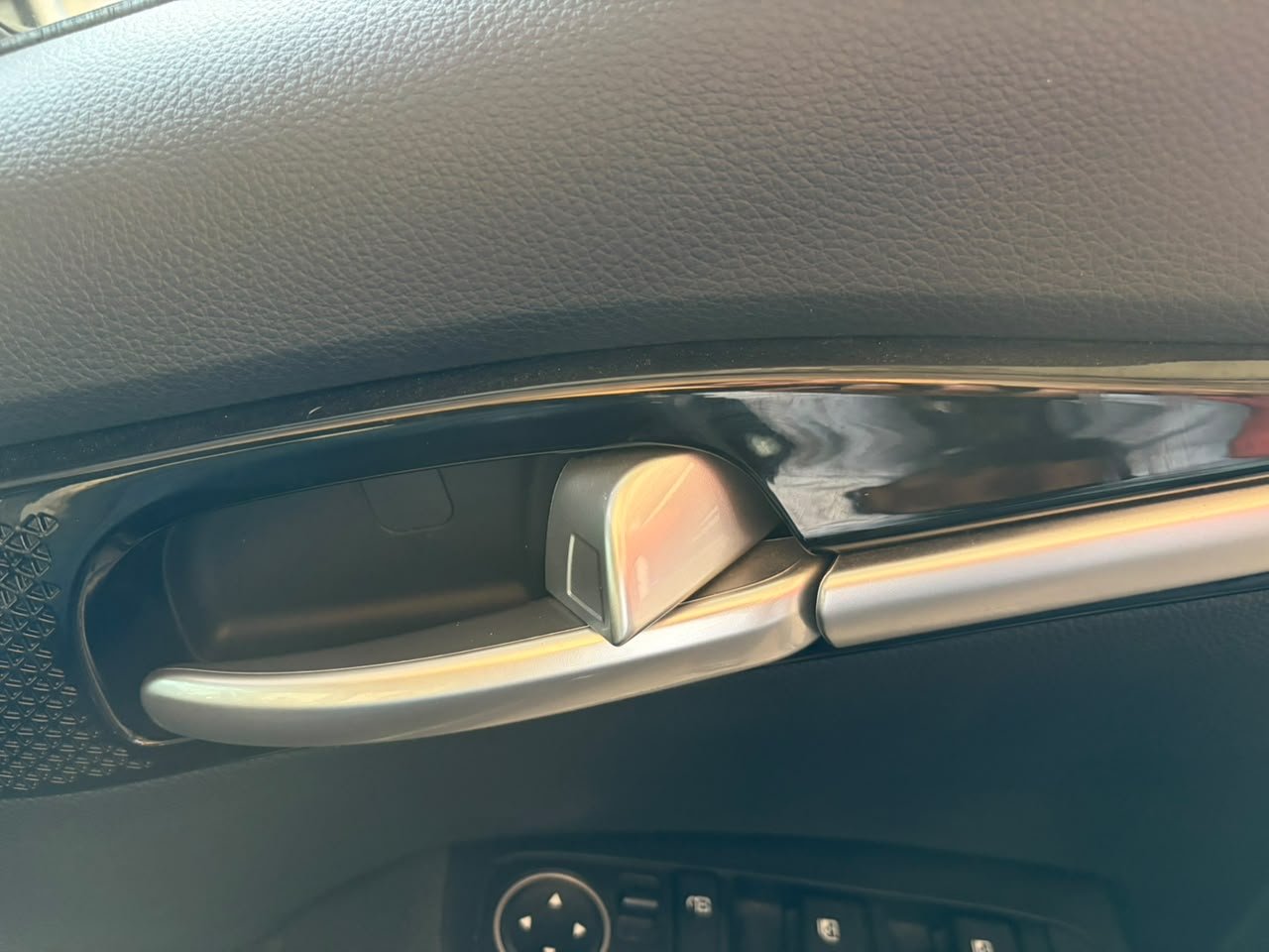 
								KIA SELTOS G1.5 6MT GRAVITY full									