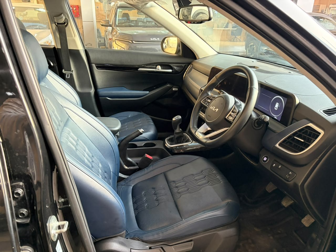 
								KIA SELTOS G1.5 6MT GRAVITY full									