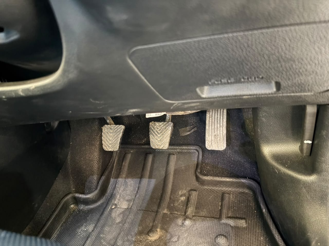
								KIA SELTOS G1.5 6MT GRAVITY full									