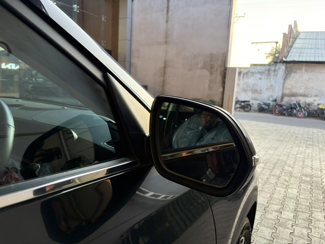 
								KIA SELTOS G1.5 6MT GRAVITY full									