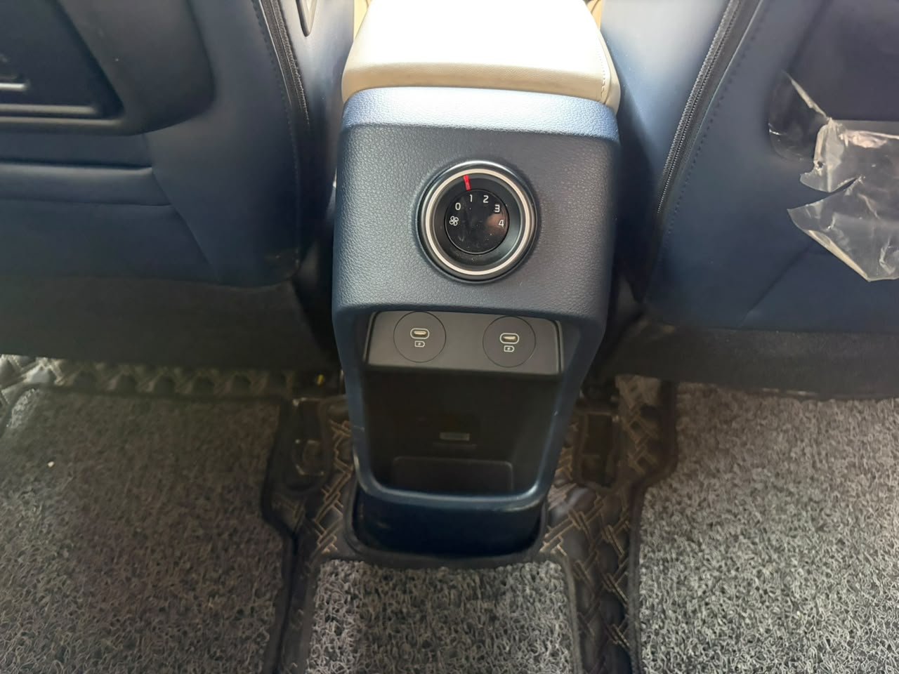 
								🚘 Kia Carens G1.5T DCT Luxury Plus 7 full									